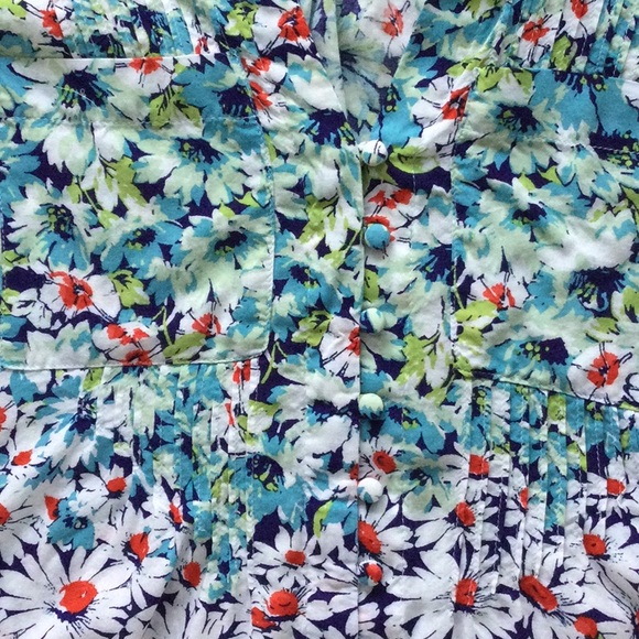 Fun and flowy top - Picture 4 of 7